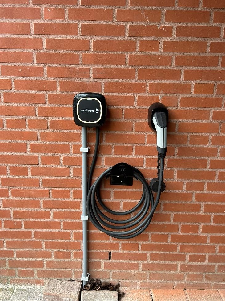 Wallbox laadpaal aan de gevel in Cuijk